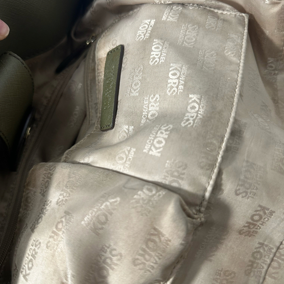 Michael Kors Tote Gold Hardware - Picture 8 of 11